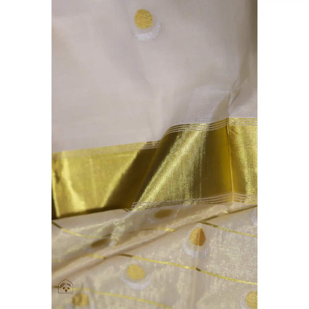 Eclipse-Balaramapuram-Kasavu-Cotton-Saree-with-Tissue-Pallu-and-Gold-Zari-Border