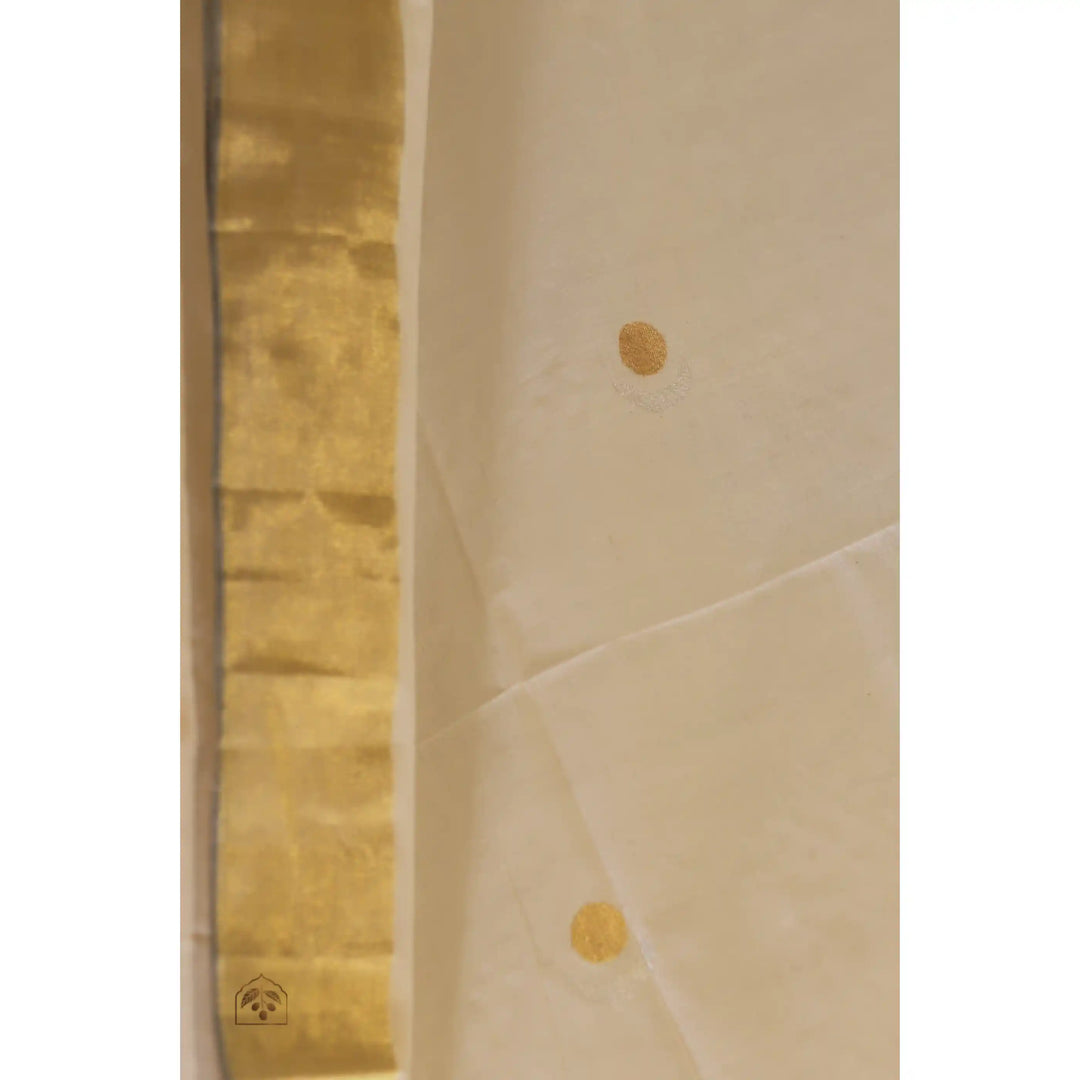 Eclipse-Balaramapuram-Kasavu-Cotton-Saree-with-Tissue-Pallu-and-Gold-Zari-Border