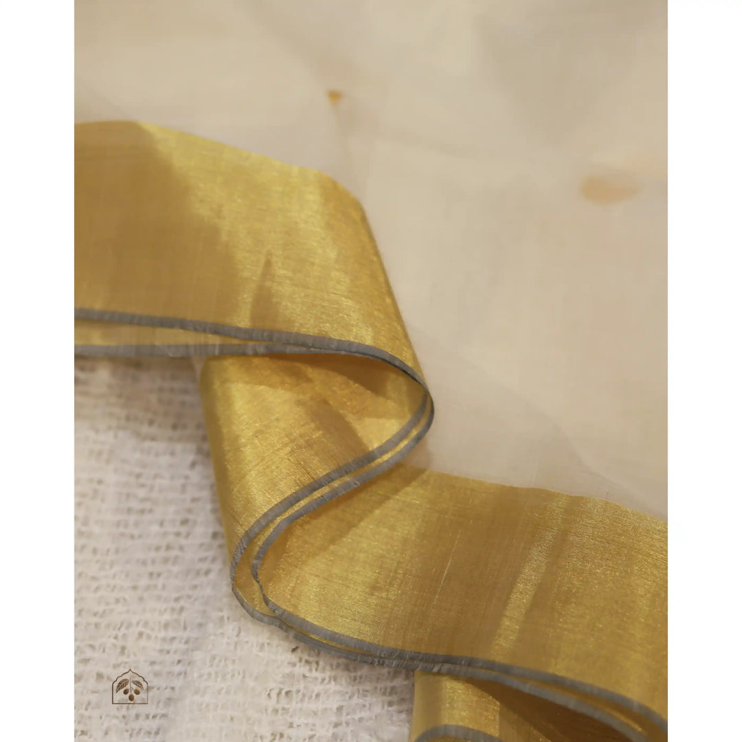 Eclipse-Balaramapuram-Kasavu-Cotton-Saree-with-Tissue-Pallu-and-Gold-Zari-Border