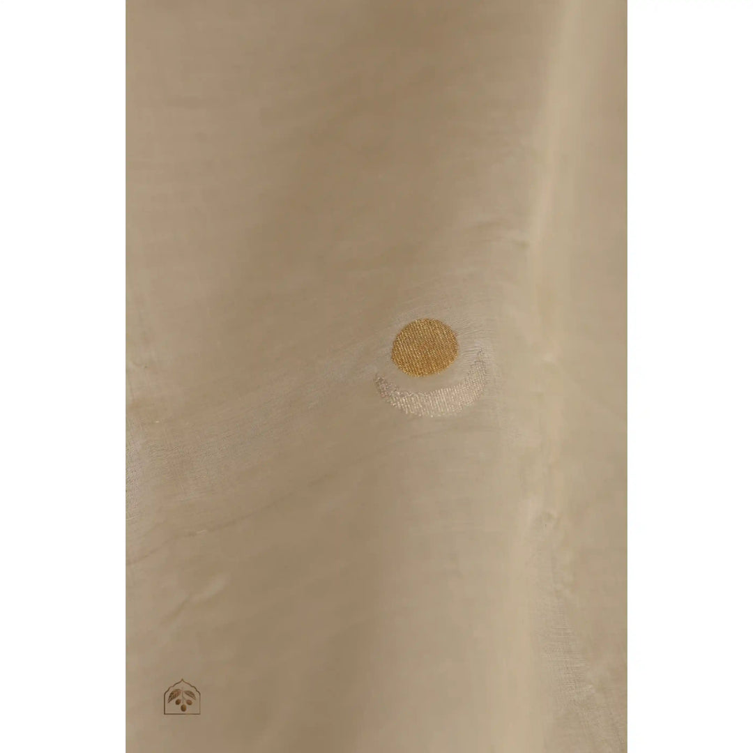 Eclipse-Balaramapuram-Kasavu-Cotton-Saree-with-Tissue-Pallu-and-Gold-Zari-Border