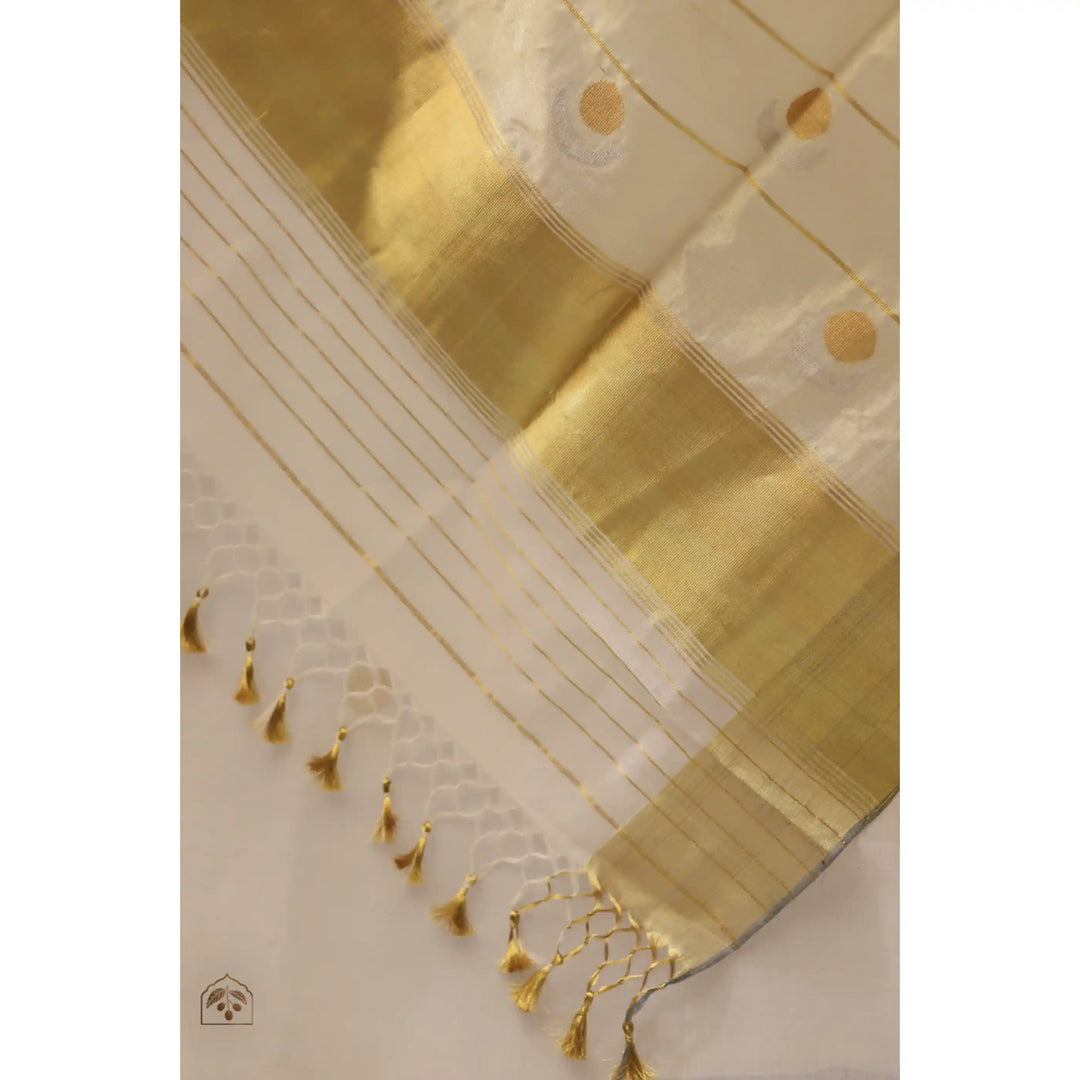 Eclipse-Balaramapuram-Kasavu-Cotton-Saree-with-Tissue-Pallu-and-Gold-Zari-Border