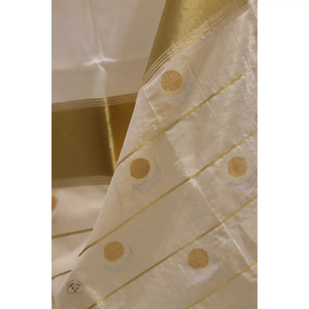 Eclipse-Balaramapuram-Kasavu-Cotton-Saree-with-Tissue-Pallu-and-Gold-Zari-Border