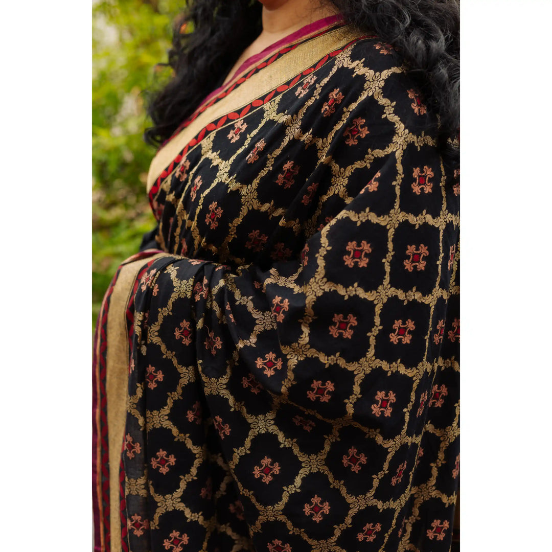 Illume-Black-Banarasi-Jamdani-Cotton-Saree-with-Zari-Floral-Butis-and-Temple-Border