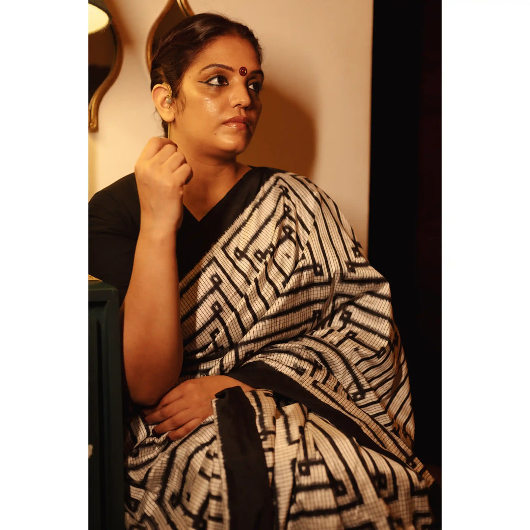 Inkgrid-Black-&-Ivory-Double-Ikat-Pure-Silk-Saree-with-Multicolour-Pallu
