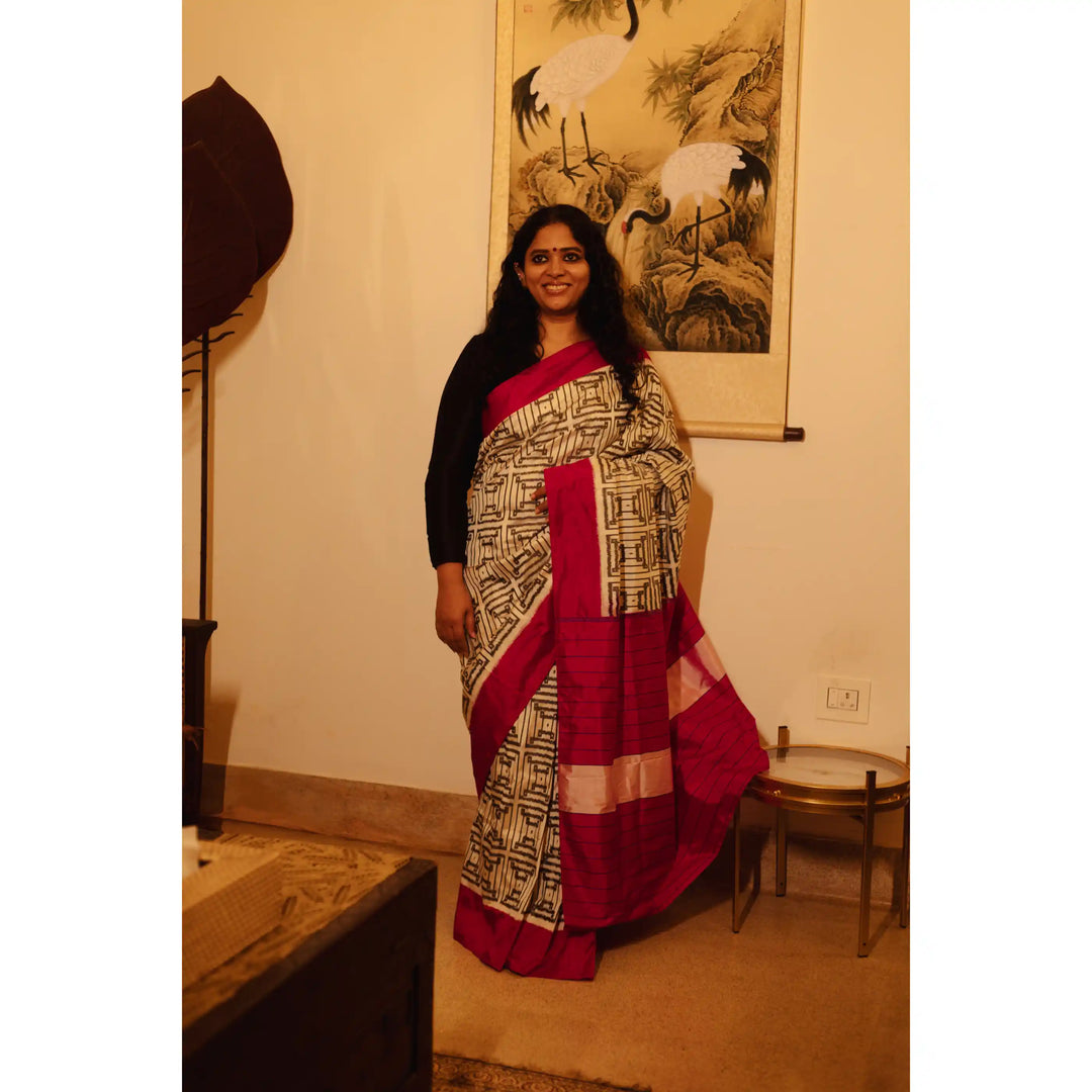 Labrynth-Black-&-Ivory-Single-Ikat-Pure-Silk-Saree-with-Magenta-Pallu