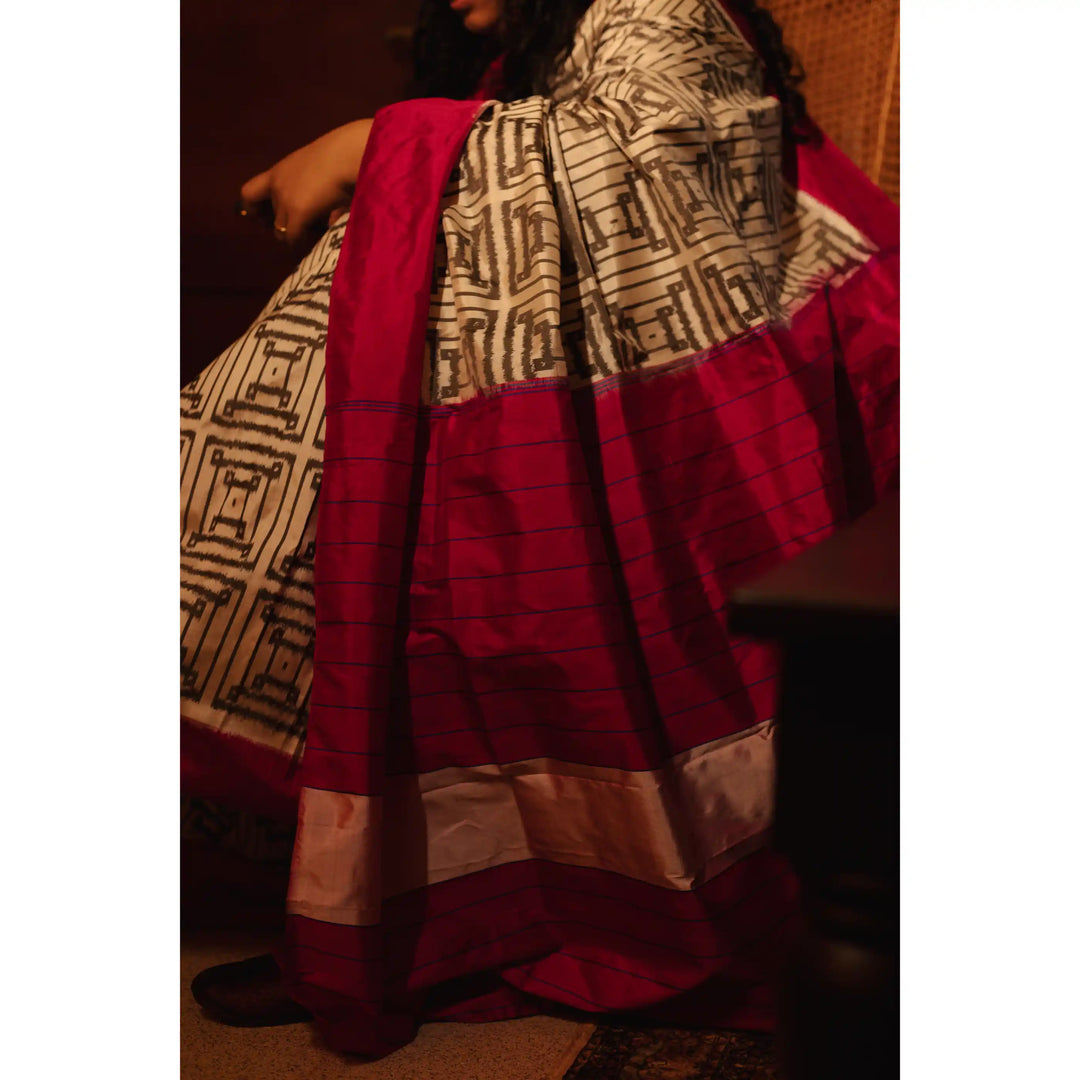 Labrynth-Black-&-Ivory-Single-Ikat-Pure-Silk-Saree-with-Magenta-Pallu