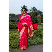 Lunafleur-Rani-Pink-Banarasi-Katan-Silk-Saree-with-Kadwa-Crescent-Flower-Motifs