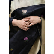 Raatrani-Banarasi-Organza-Saree-with-Kadwa-Floral-Motifs
