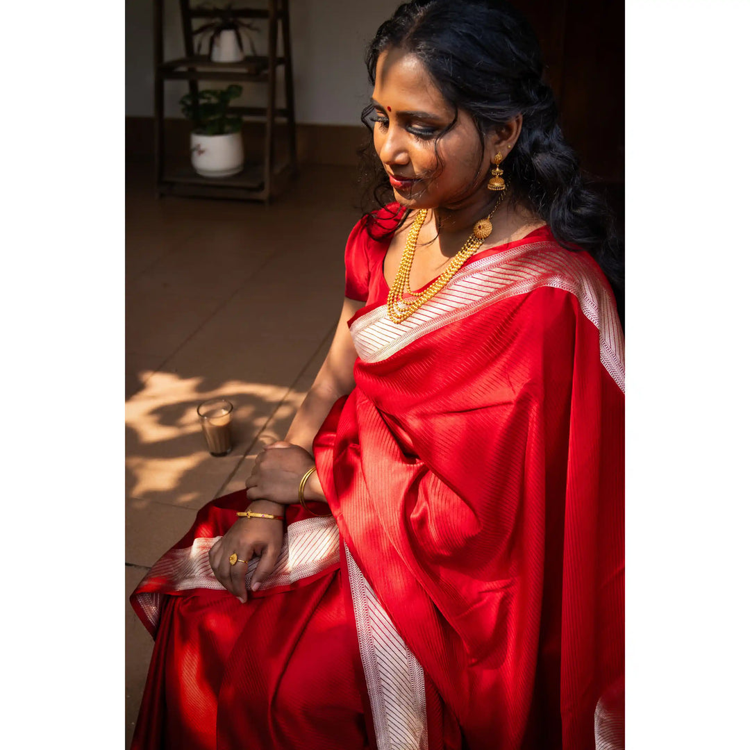 Rubyloom-Ruby-Red-Banarasi-Mashru-Silk-Saree-with-Kadwa-Weave