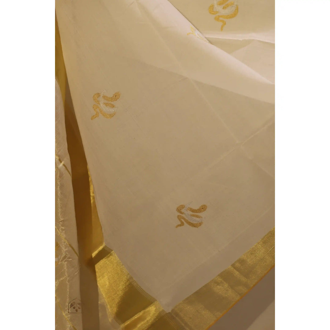 Serenelle-Balaramapuram-Kasavu-Cotton-Saree-with-Tissue-Pallu-and-Zari-Border