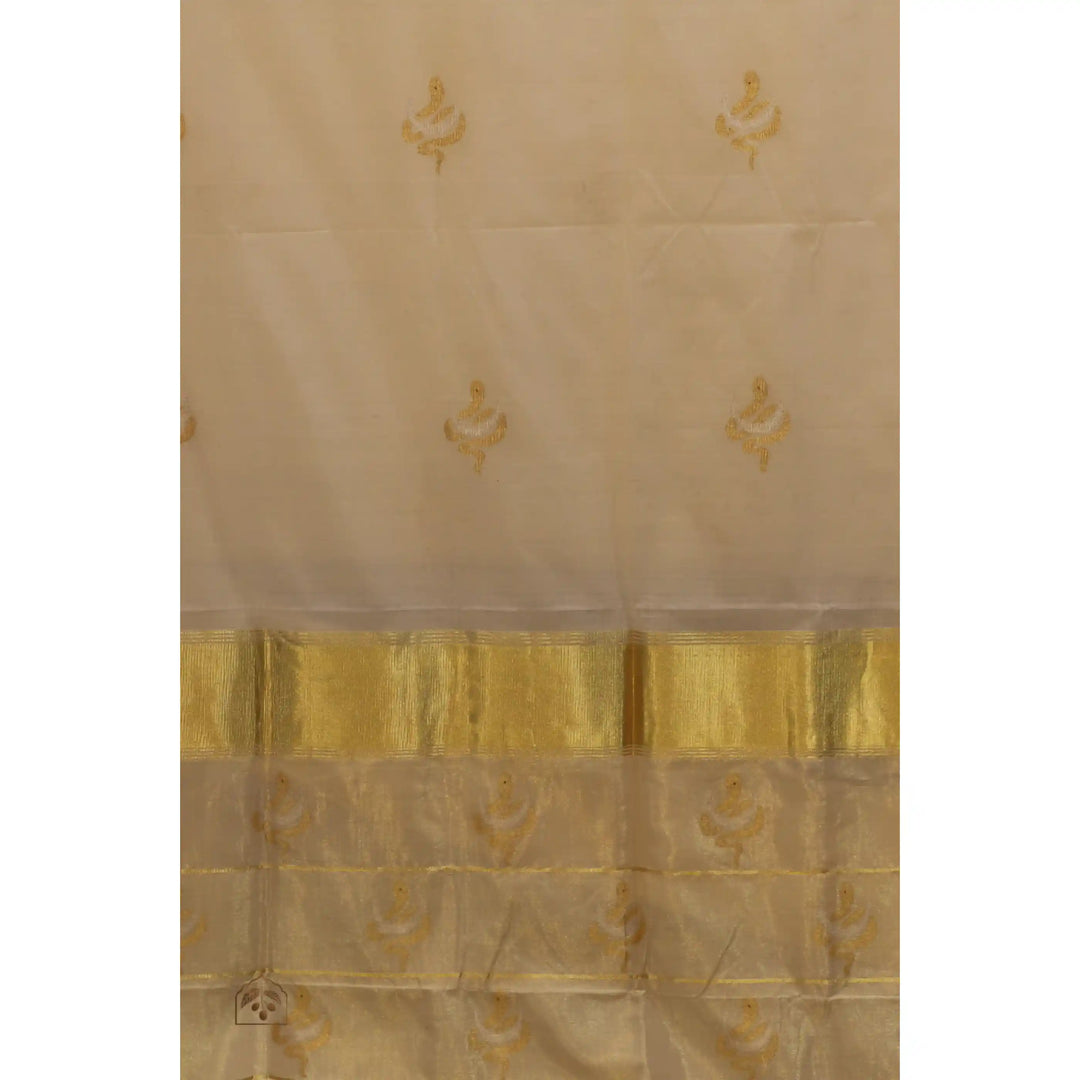 Serenelle-Balaramapuram-Kasavu-Cotton-Saree-with-Tissue-Pallu-and-Zari-Border