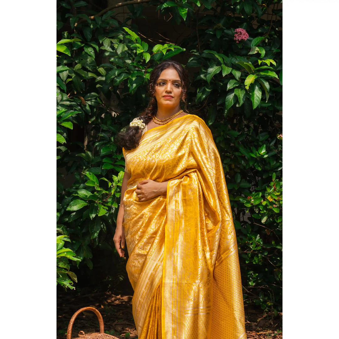 Sunveil-Golden-Banarasi-Katan-Silk-Saree-with-Shikargah-Motifs