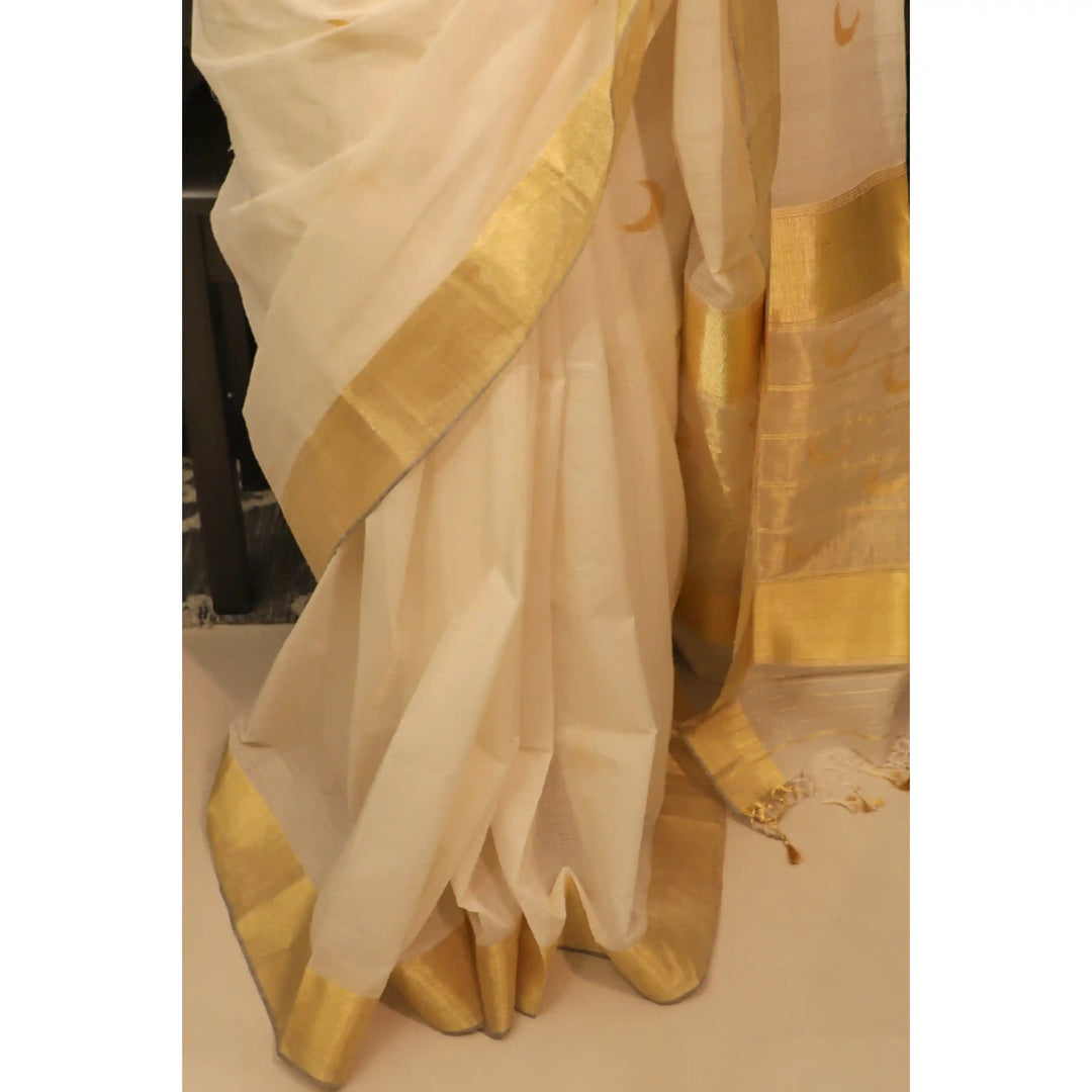 crescent-balaramapuram-kasavu-cotton-saree-with-crescent-moon-motifs-and-tissue-pallu