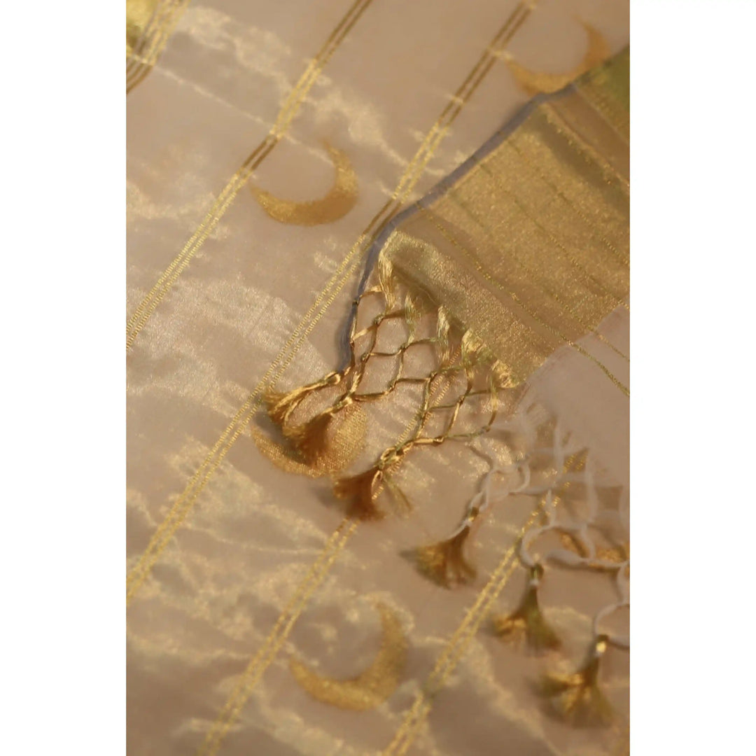 crescent-balaramapuram-kasavu-cotton-saree-with-crescent-moon-motifs-and-tissue-pallu