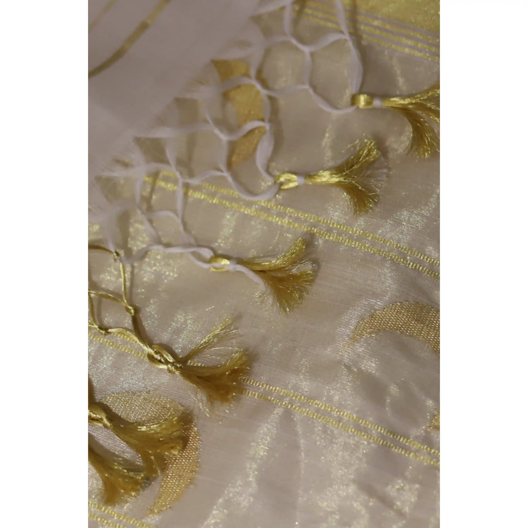 crescent-balaramapuram-kasavu-cotton-saree-with-crescent-moon-motifs-and-tissue-pallu