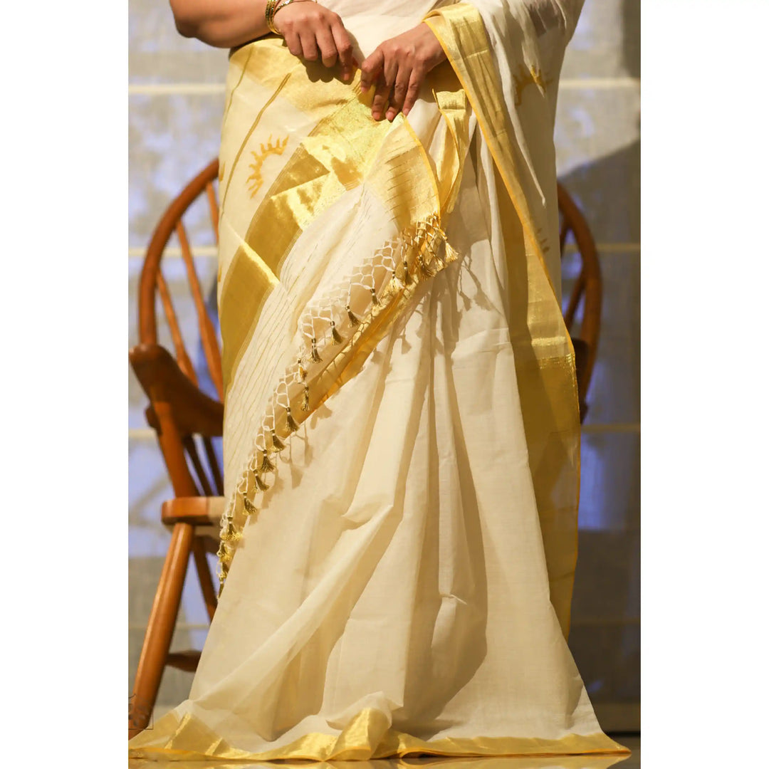halo-balaramapuram-kasavu-cotton-saree-with-half-sun-motifs-and-tissue-pallu