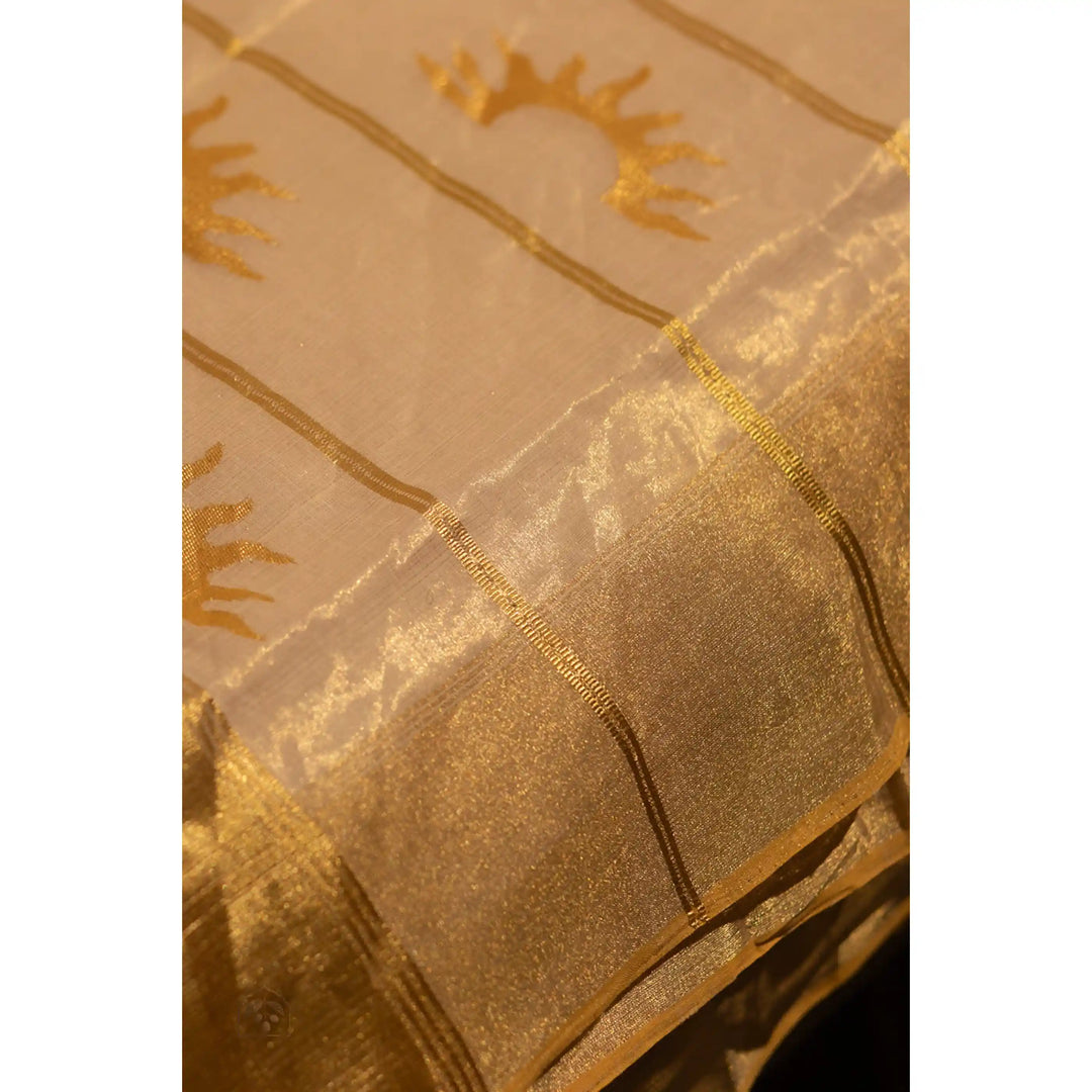 halo-balaramapuram-kasavu-cotton-saree-with-half-sun-motifs-and-tissue-pallu