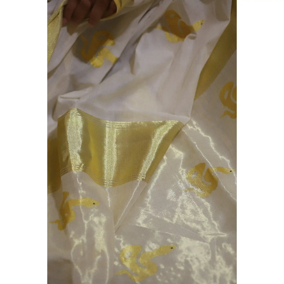 serpent-balaramapuram-kasavu-cotton-saree-with-coiled-serpent-motifs-and-tissue-pallu
